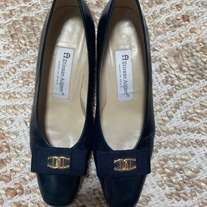 Vintage -BOWS  Etienne Aigner  navy bow shoes size 7M